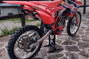CRF 250 4T yoshimura Red Moto
