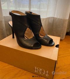 Sandali in pelle neri  Bata