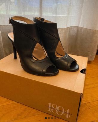 Sandali in pelle neri  Bata