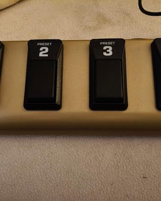Pedaliera midi Behringer FS114