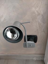 Faretto a spina con lampadina usata