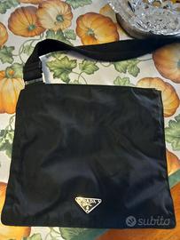 Borsa piatta a tracolla 