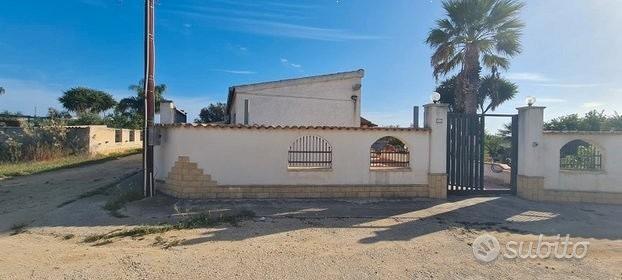 Tre Fontane "villetta un posto al sole" con ampi