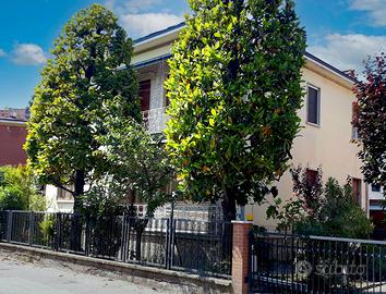 Villa indipendente 2 appartamenti e giardino