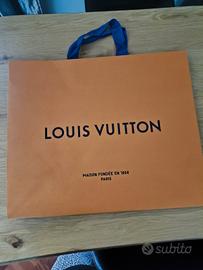 Busta Louise Vuitton in carta 49x41x23cm 