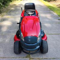 Trattorino tagliaerba 