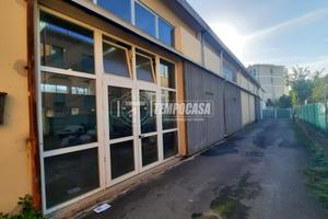 CAPANNONE AD USO MAGAZZINO