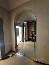 Porta ad arco con specchio – Design elegante