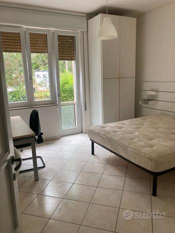 Stanza singola con letto matrimoniale