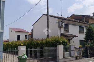 CASA SEMINDIPENDENTE A SAN GIACOMO DELLE SEGNATE