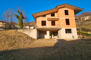 Villa singola al rustico con terreno a Berbenno BG