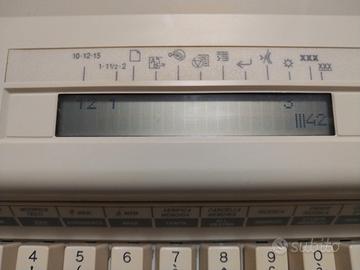 Macchina da scrivere elettrica Olivetti