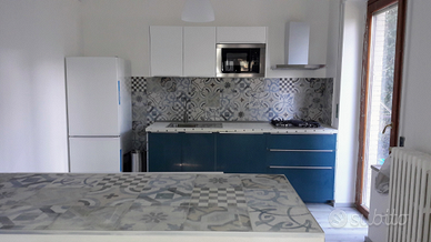 Camera arredata per studentesse o lavoratrici