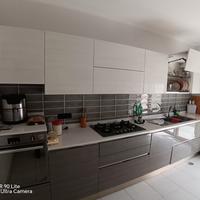 cucina componibile completa di tavolo e 6 sedie