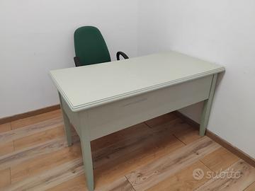 Scrivania in legno color verde salvia + sedia