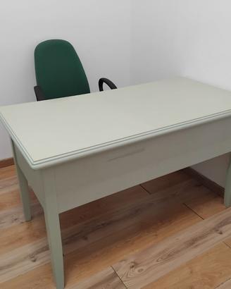 Scrivania in legno color verde salvia + sedia