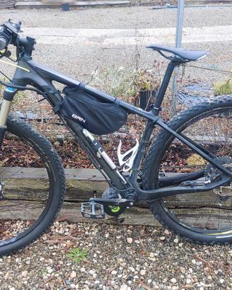 E-Bike Cube Carbonio.Motore Bafang-batteria 630Wh-