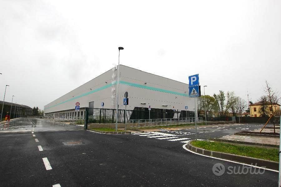 Rif.2973/CA| capannone ferrara