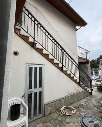 ringhiera scala lineare in ferro pesante