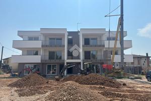 3 LOCALI A ISTRANA
