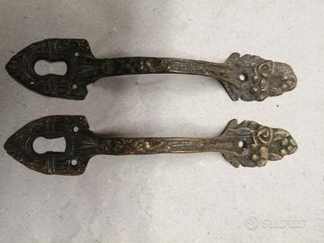 Coppia antiche maniglie in bronzo