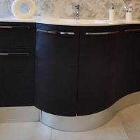 Mobile per il bagno con piano color avorio