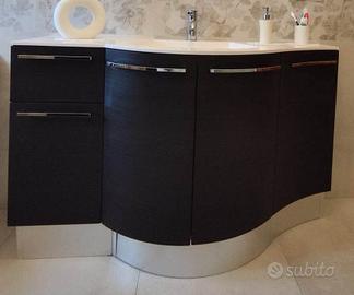 Mobile per il bagno con piano color avorio