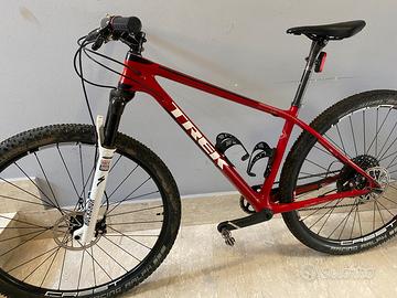 Bicicletta mountain bike