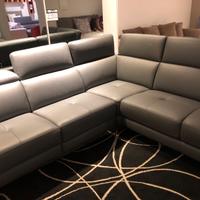 Dal magazzino super svendita di 450 Divani