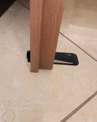 Fermaporta con sgancio a pedale