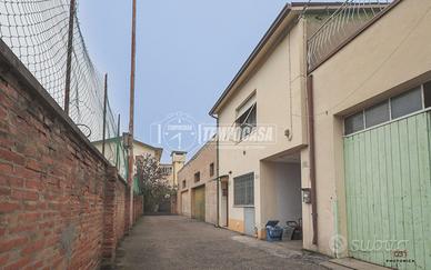 APPARTAMENTO SU DUE LIVELLI CON TERRAZZO A MASSA L