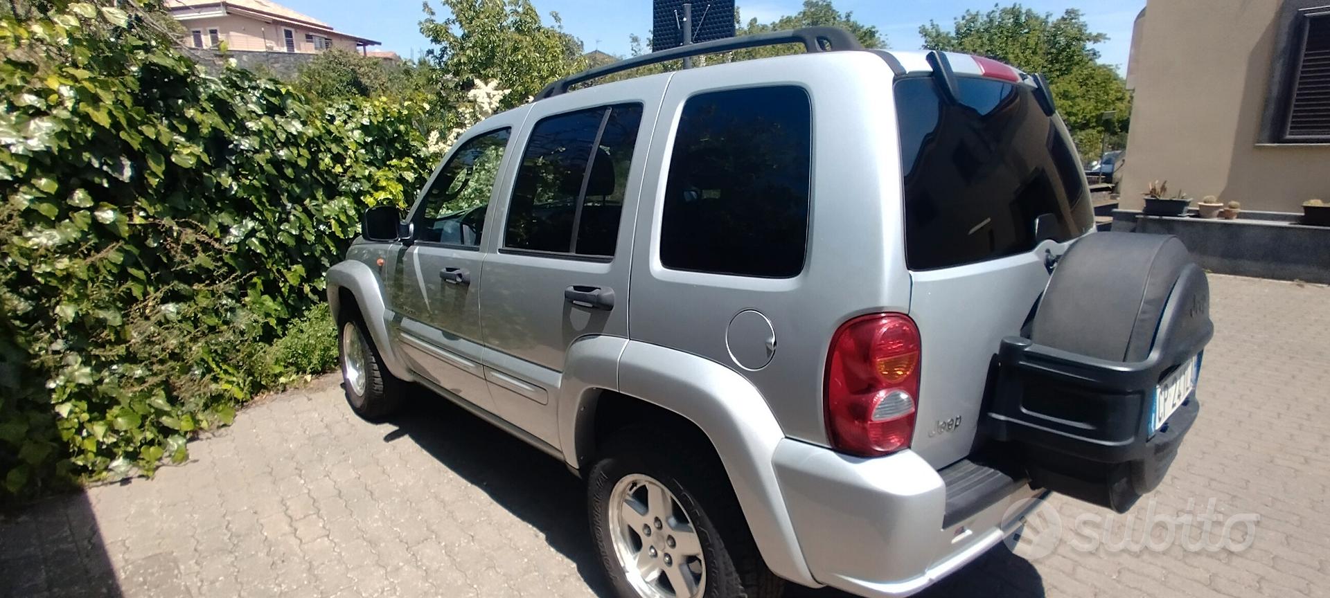 Jeep Cherokee 2004 photo 2
