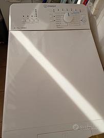 Lavatrice Indesit carica dall'alto 