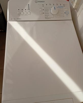 Lavatrice Indesit carica dall'alto 