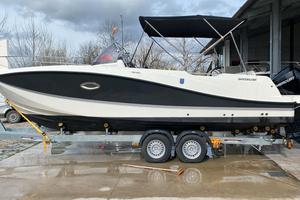Quicksilver 755 Sundeck