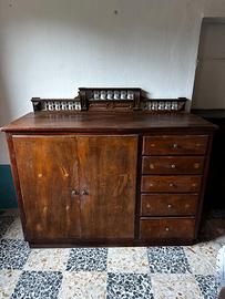 Credenza in legno con 5 cassetti e fregio decorati
