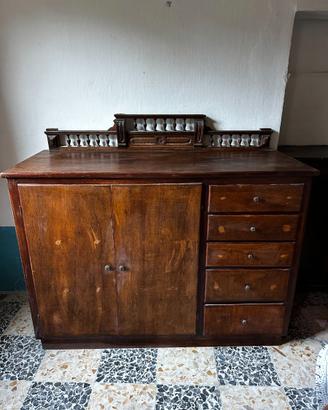 Credenza in legno con 5 cassetti e fregio decorati