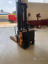 Carrello elevatore manuale
