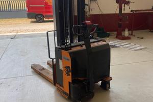 Carrello elevatore manuale