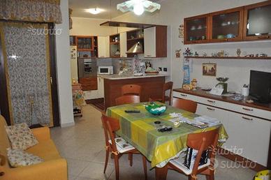 Rifinitissimo appartamento 3 vani + box auto