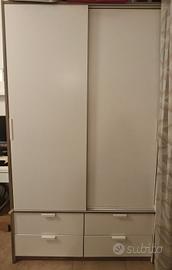 Armadio Ikea con ante scorrevoli