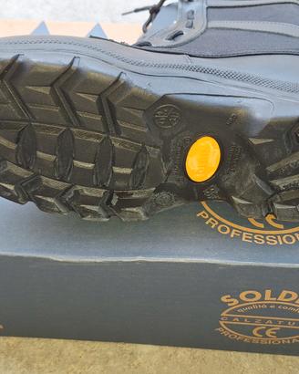 Anfibi colore nero nuovi taglia 43 Uomo