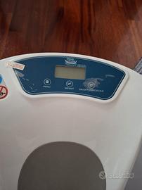 vaschetta neonato acqua scale