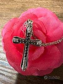 Croce in oro e diamanti