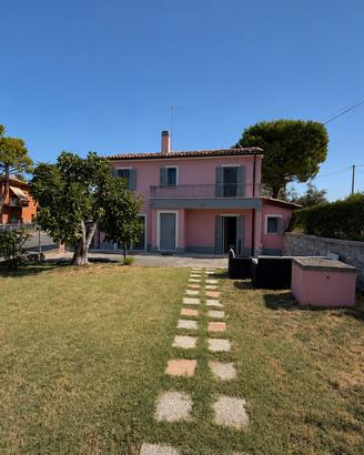 Villetta ristrutturata con corte privata