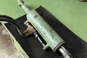 Terzo punto idraulico per trattore