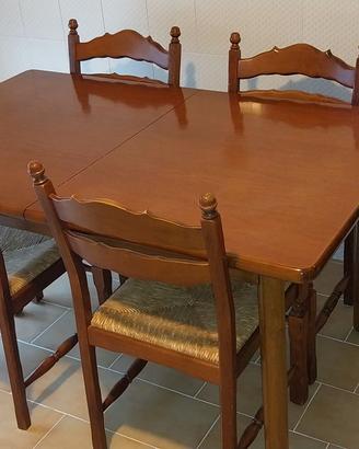 Tavolo e 4 sedie