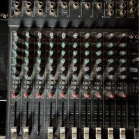 mixer yamaha mx 12/14 e un altro mixer