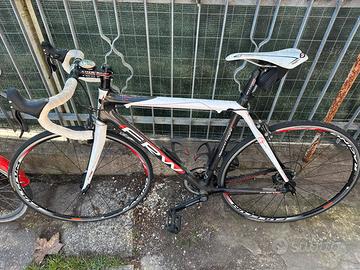 Bici da corsa in carbonio FRW
