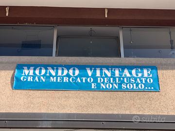 vetrina in allestimento